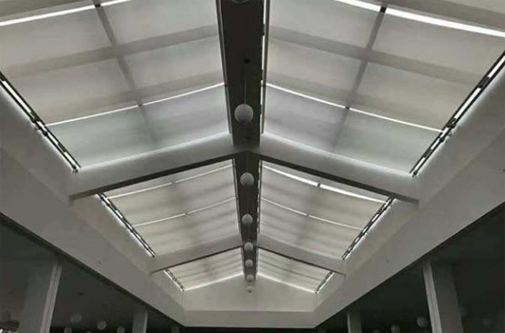 电动天棚帘：建筑玻璃顶棚内遮阳的流行选择